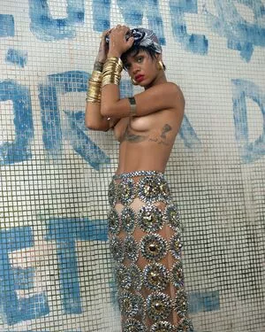 Rihanna Onlyfans Leaked Nude Image #t8JL6d2q5B