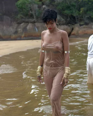 Rihanna Onlyfans Leaked Nude Image #ziwTUf77NP