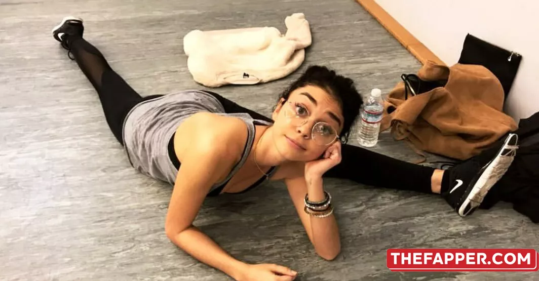 Sarah Hyland  Onlyfans Leaked Nude Image #1pbS9w37S9