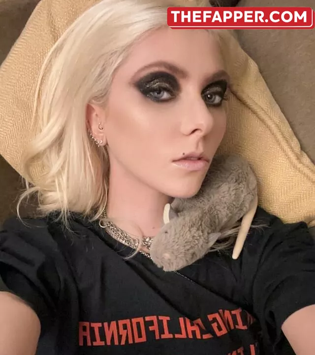 Taylor Momsen  Onlyfans Leaked Nude Image #4DyBE7C7dp