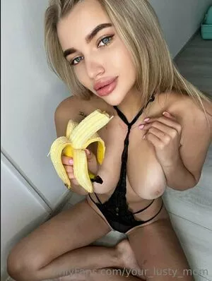 Your_lusty_mom Onlyfans Leaked Nude Image #SNegykMzJd