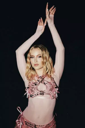 Zara Larsson OnlyFans Leak ZhdRCi45MB